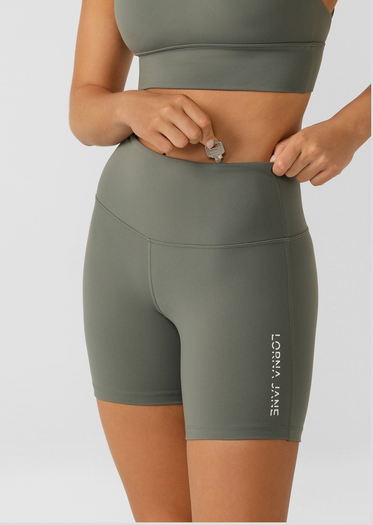 Lorna Jane Lotus No Chafe 16cm Bike Shorts - Dark Matcha