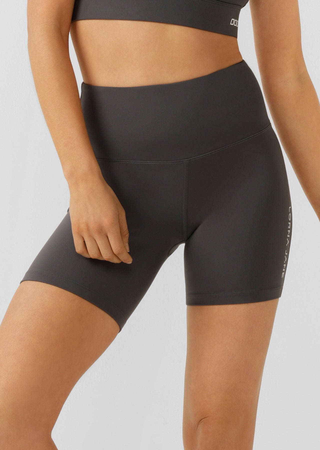 Lorna Jane Lotus No Chafe 16cm Bike Shorts - Titanium