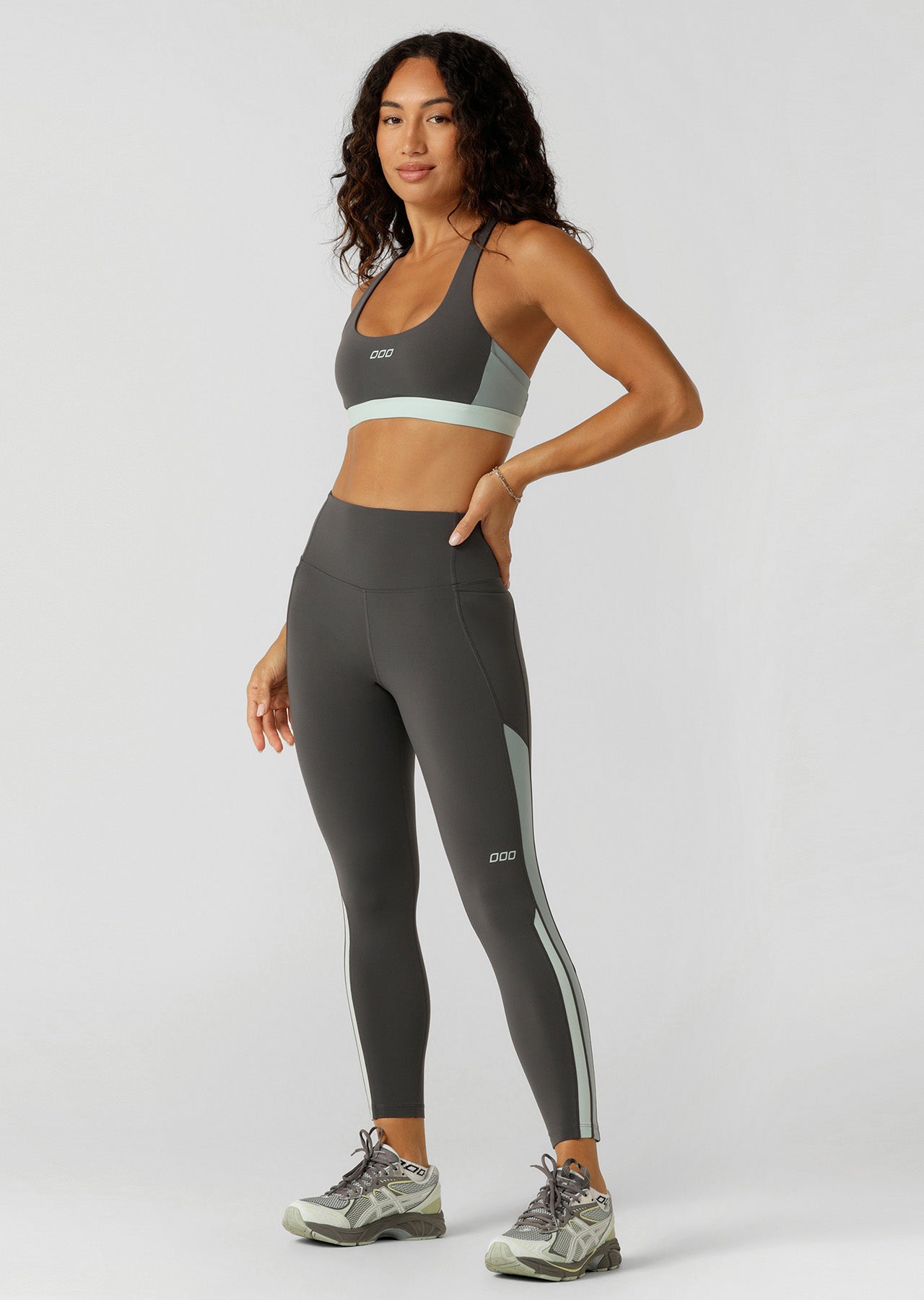 Lorna Jane Trailblazer Pocket Sports Bra - Titanium