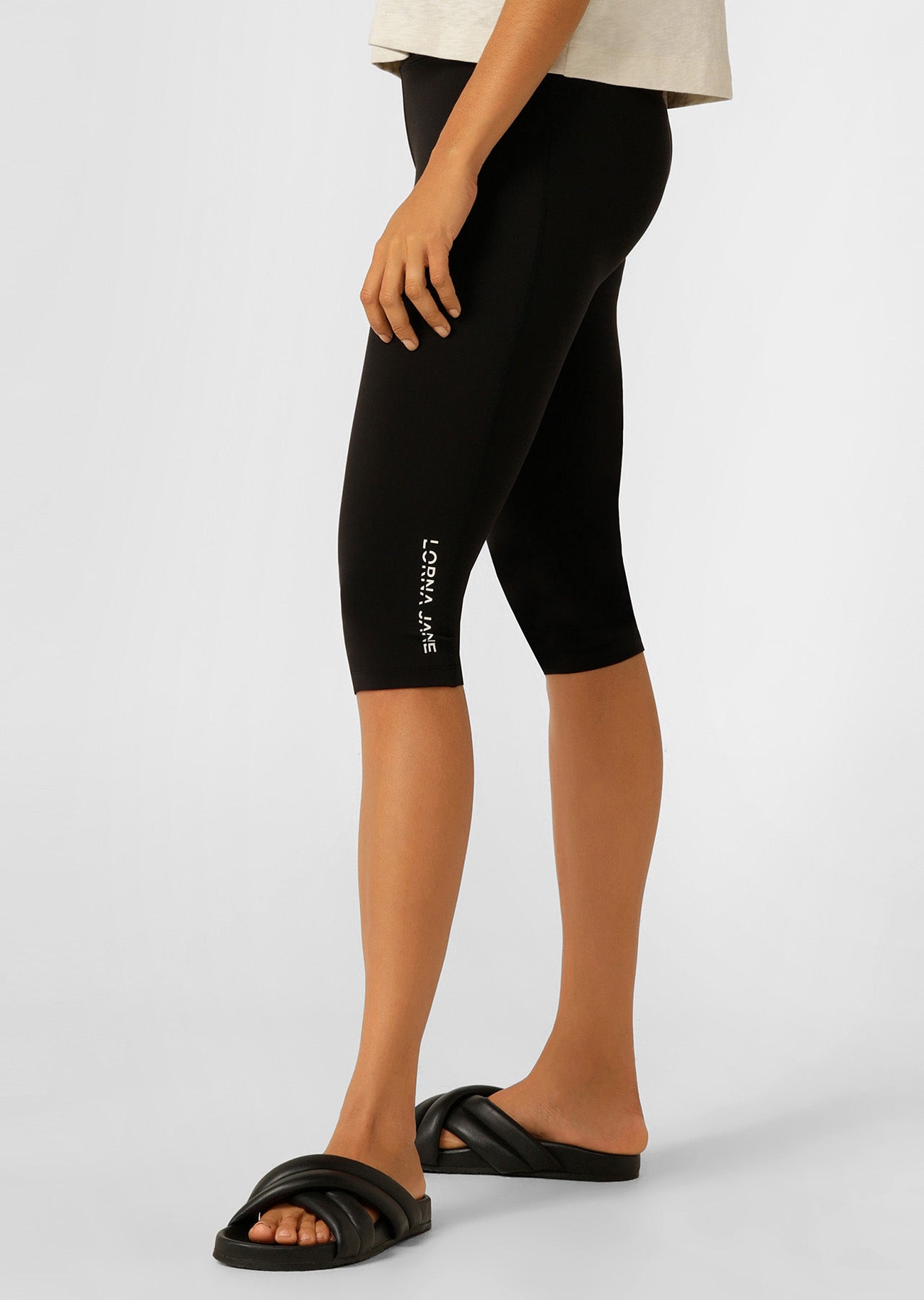 Lorna Jane Lotus No Chafe Phone Pocket 3/4 Leggings - Recycled Black