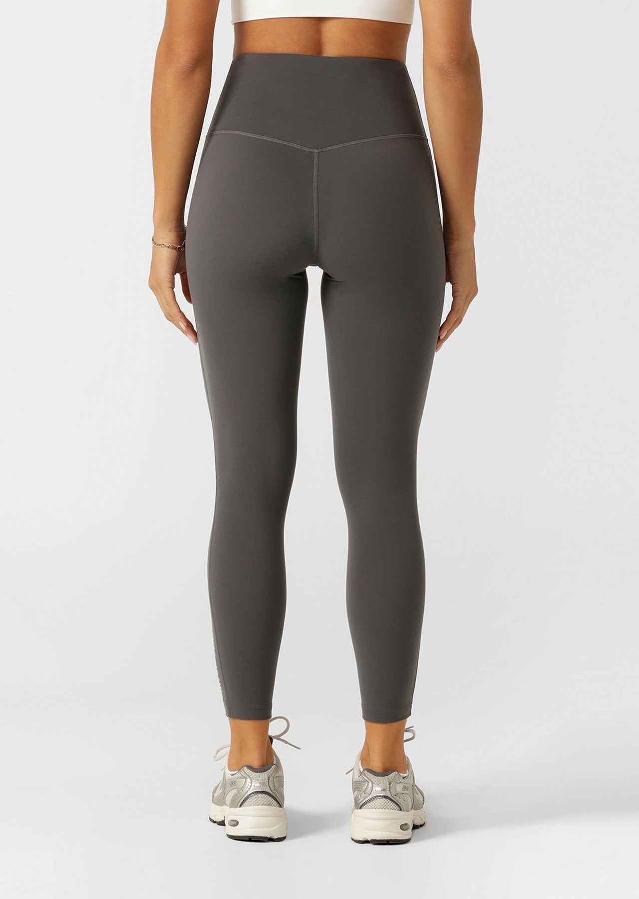 Lorna Jane Lotus No Chafe Phone Pocket Ankle Biter Leggings - Titanium